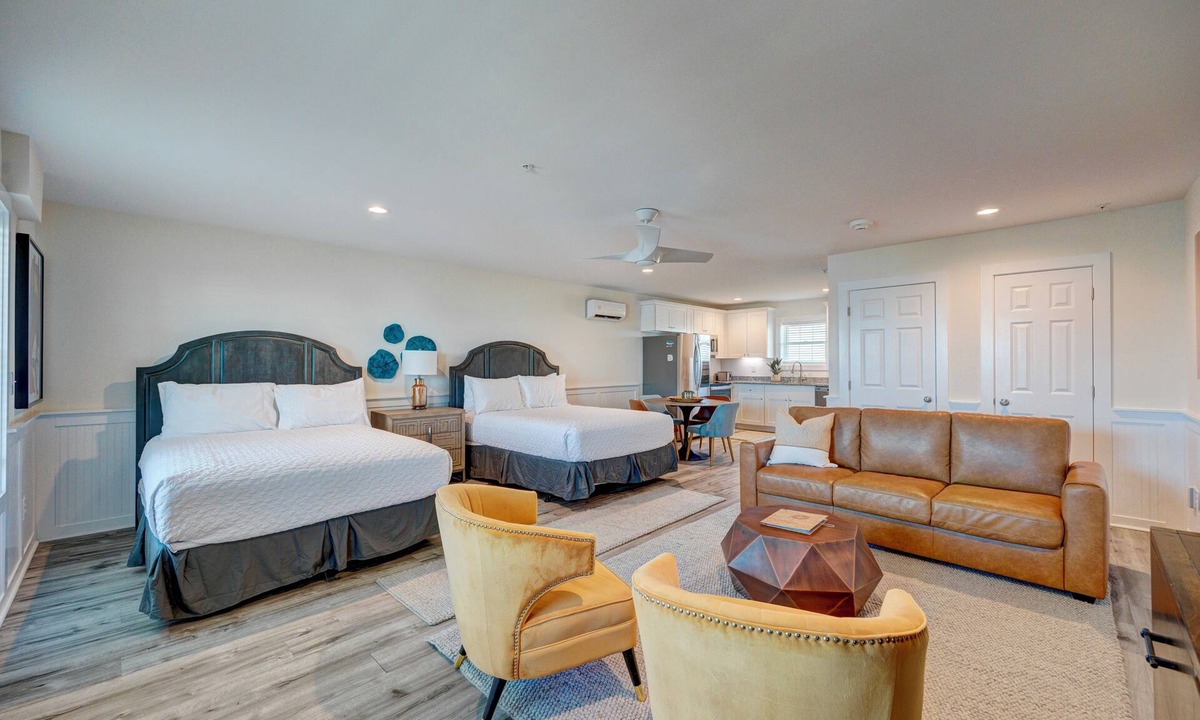 Surf City Apartment | Saltwater Suites, 302 Queen 3rd Floor