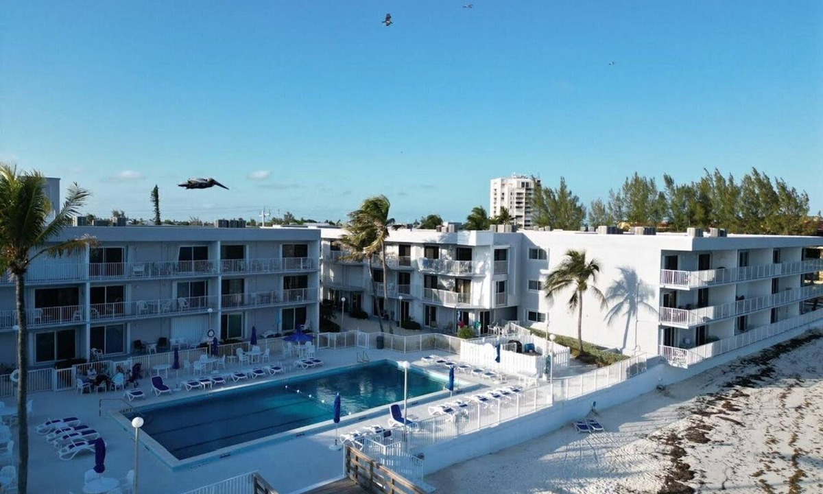 Key Colony Beach House | Salty Breezes Condo 2bed 2bath second floor with elevator, pool & ocean front!