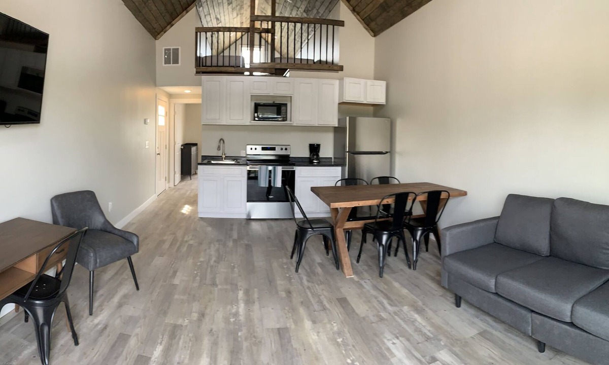 Monroe City Cabin | Salty Cedar Cabin #4