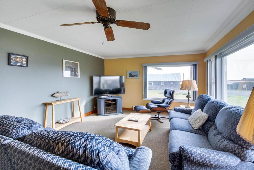 Pacific Beach House | Salty Dog