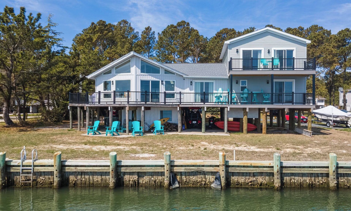 Deep Hole House | Salty Oyster | Waterfront living at it