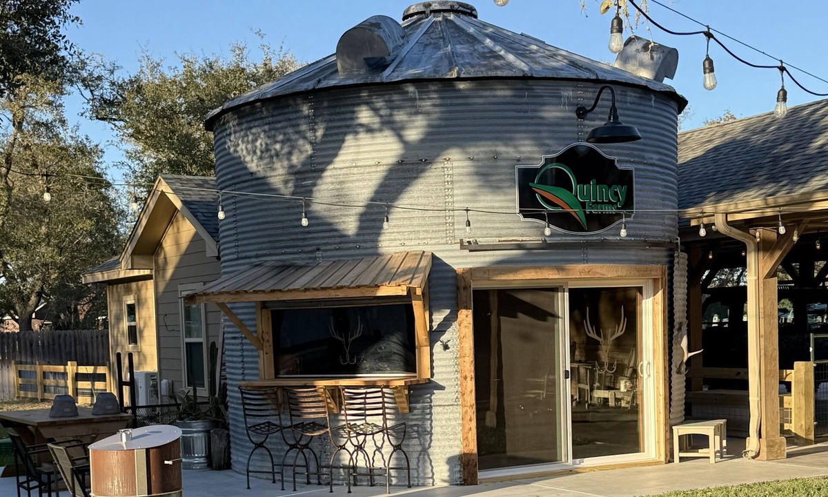 Rockport Cottage | Salty Silo Bed & Breakfast, Silo Barn coffee & bar Woodfire Pizza available