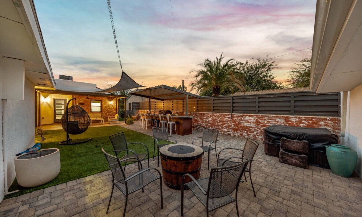 Sam Hughes House | Sam Hughes/Casita/1 BD 1 BA/Shared Yard