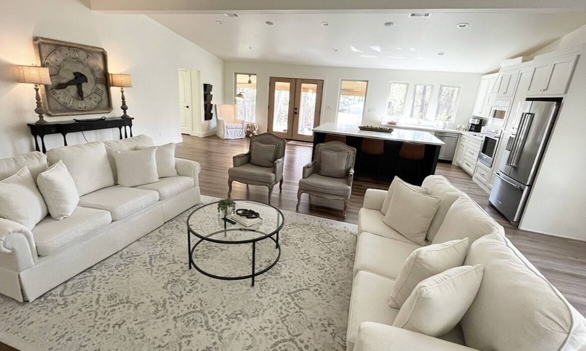 Brookeland House | Sam Rayburn Stunner - South End - Fully Remodeled, Water View, and Water Access