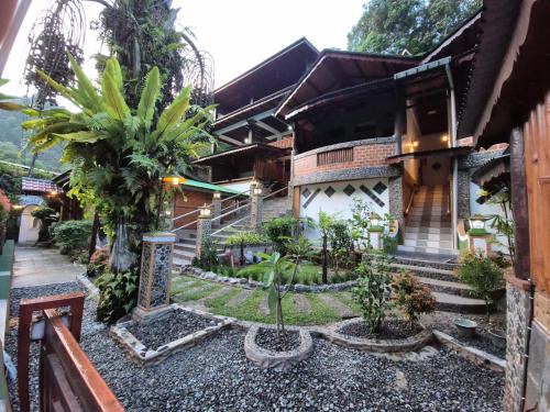 Bukit Lawang Hotel | Sam's Bungalows And Treks
