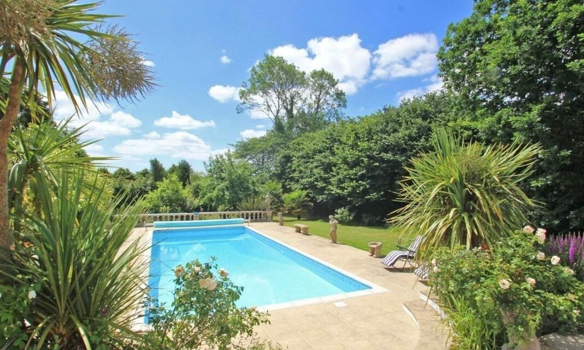 Liskeard Cottage | SAM'S CABIN, family friendly, with pool in Looe