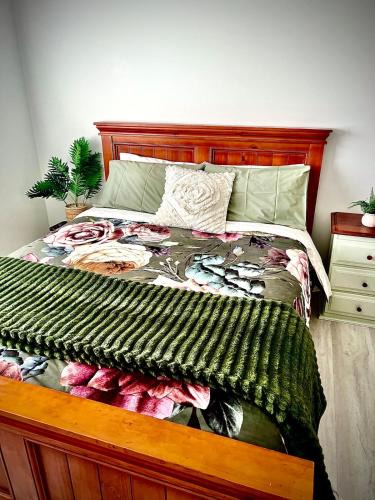 Moe House | Sam's Cottage on Hennessey