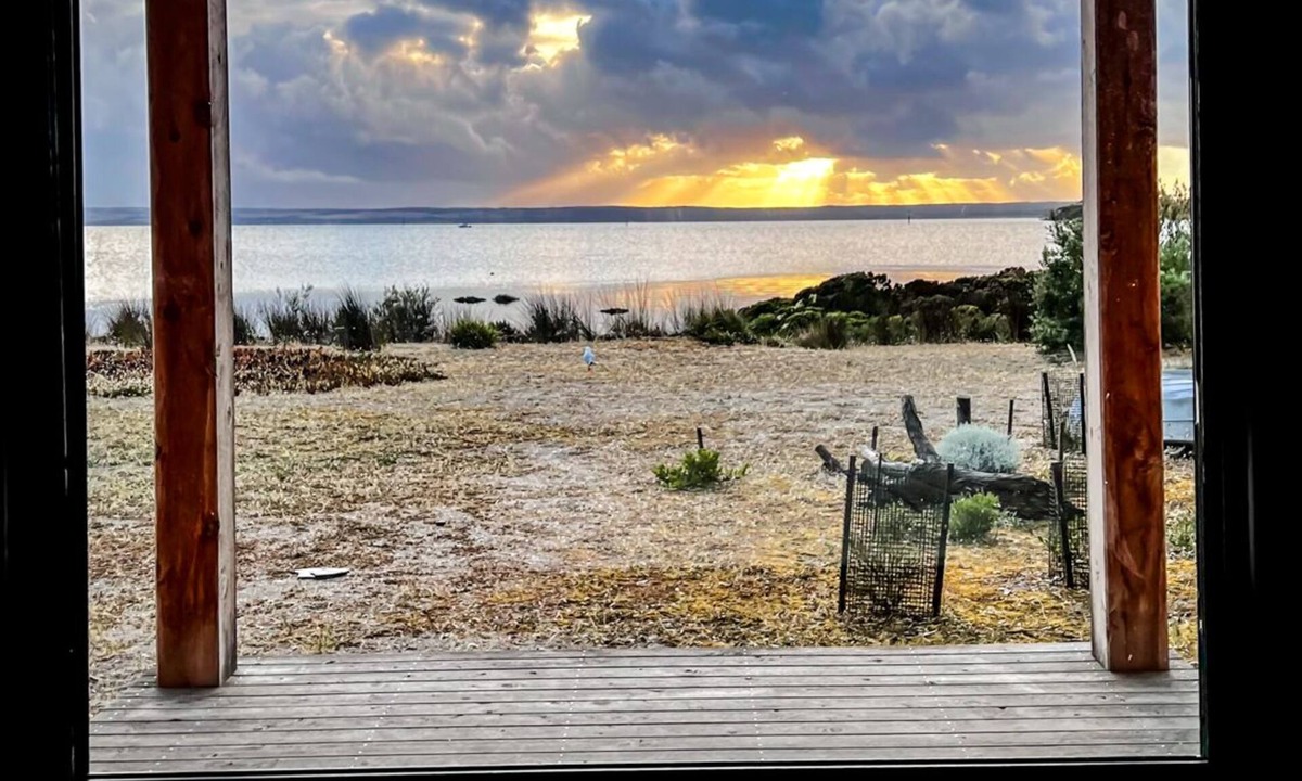 American River House | Samphire, Absolute Waterfront