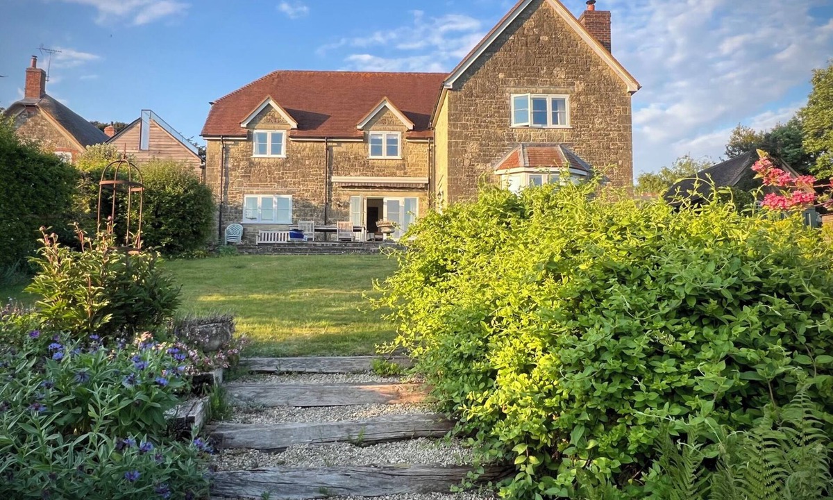 Shaftesbury House | SAMSTONE, pet friendly, with open fire in Ludwell