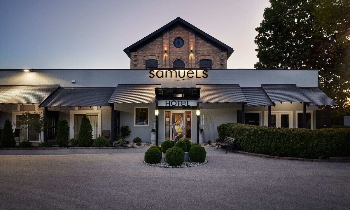 Ashfield-Colborne-Wawanosh Hotel | Samuel's Boutique Hotel
