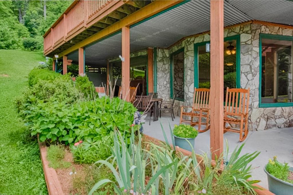 Lake Junaluska House | Samuel Court Cabin