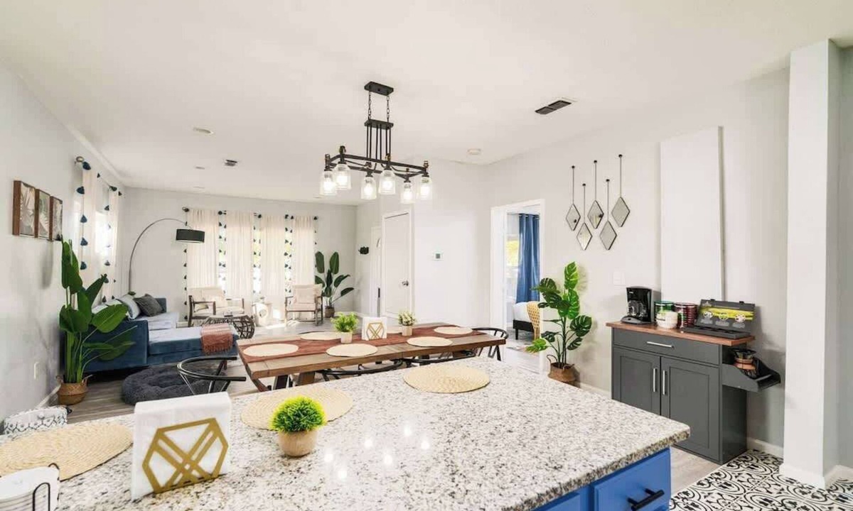 Highland Park House | San Antonio Charming 3 br 2 bath 6 min to downtown