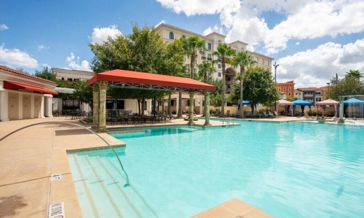 Wetmore Apartment | San Antonio | Couples Spa Stay | Pool + Spa | Junior Suite