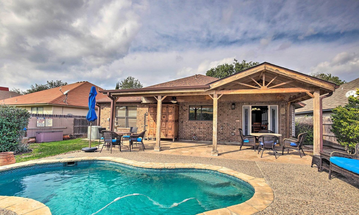 Country View House | San Antonio Getaway w/Pool ~ 18 Mi to Downtown!