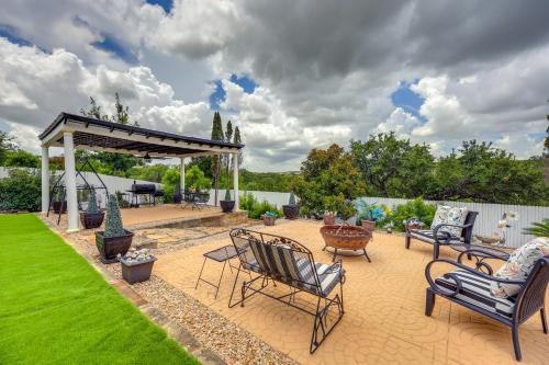 Wetmore House | San Antonio Home - Outdoor Oasis & Greenbelt Views