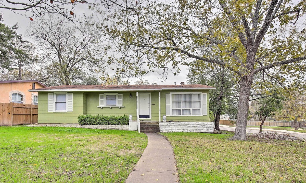 Willshire Terrace House | San Antonio Home w/ Yard ~ 6 Mi to Dtwn