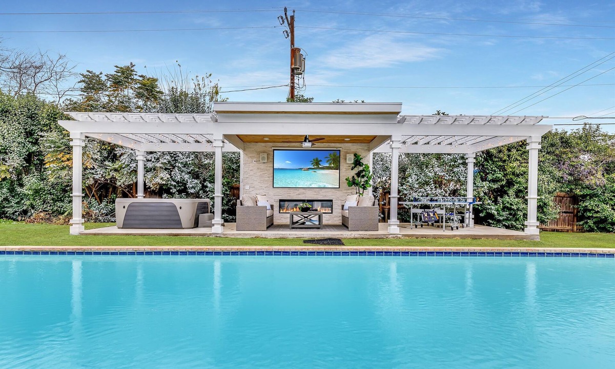Shearer Hills - Ridgeview House | San Antonio Resort-Style Summer Stay