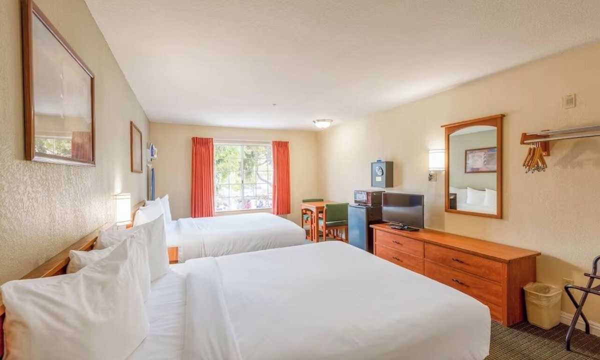 San Clemente Hotel | San Clemente Pier & Restaurants Steps from 2 Queen Beds Room | Free Parking