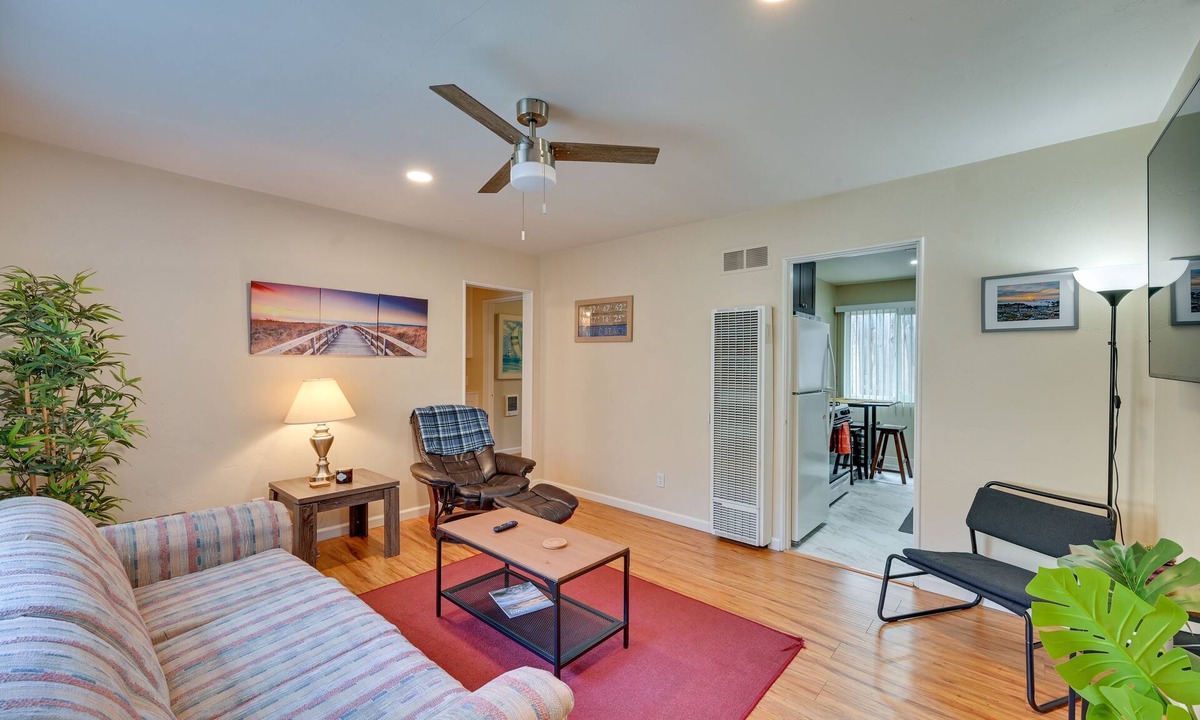 Pacific Beach Apartment | San Diego Gem: Walk to Bay, Beaches & Boardwalk