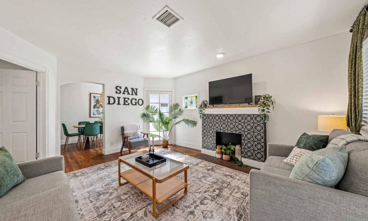 Hillcrest House | San Diego Hillcrest Bungalow w/Parking