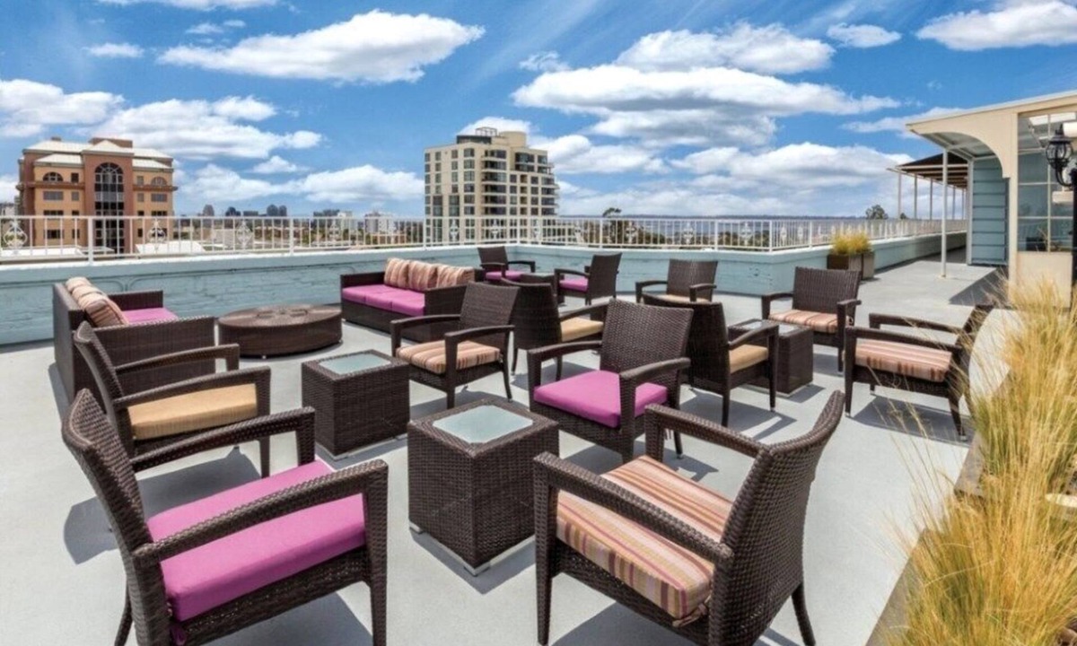 Park West Resort | San Diego | San Diego Zoo Trip | Hot Tub & Rooftop Deck