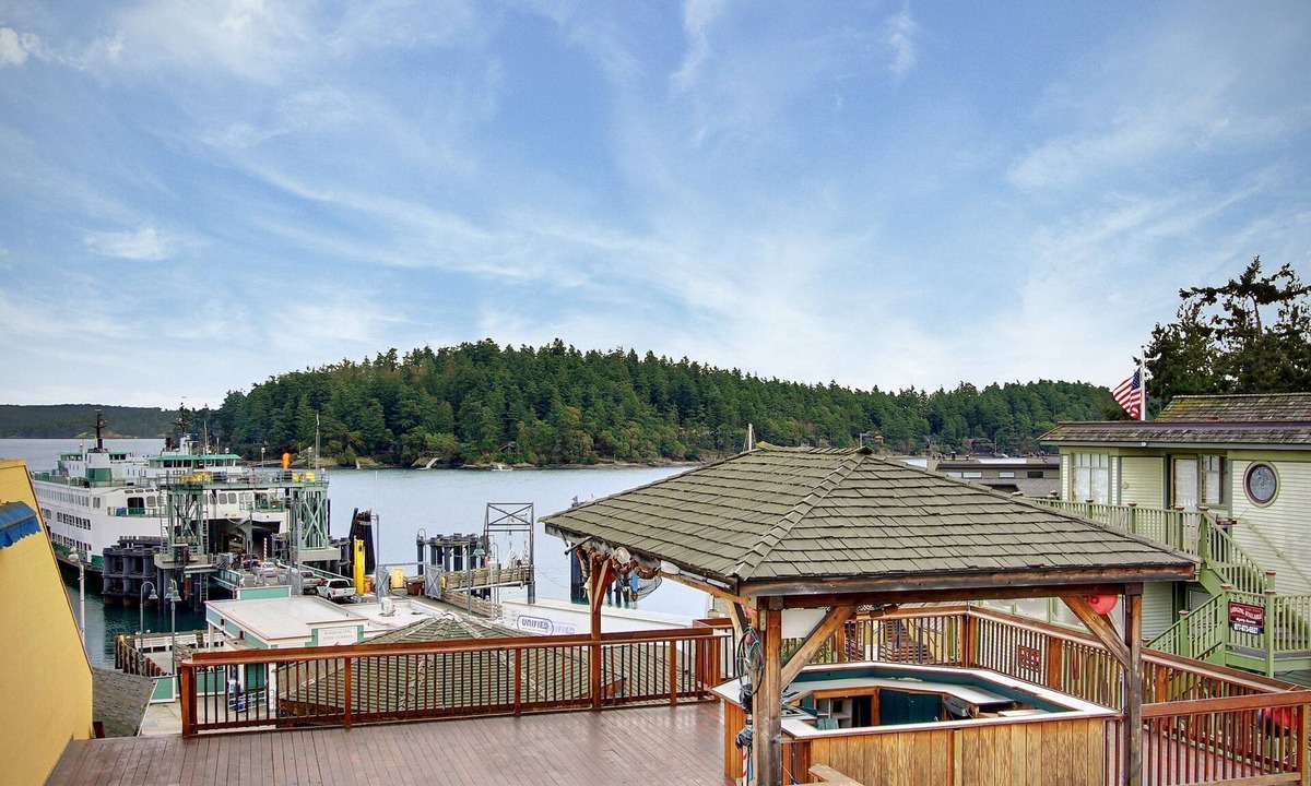 Friday Harbor Condo | San Juan Suites - High Seas! Downtown!