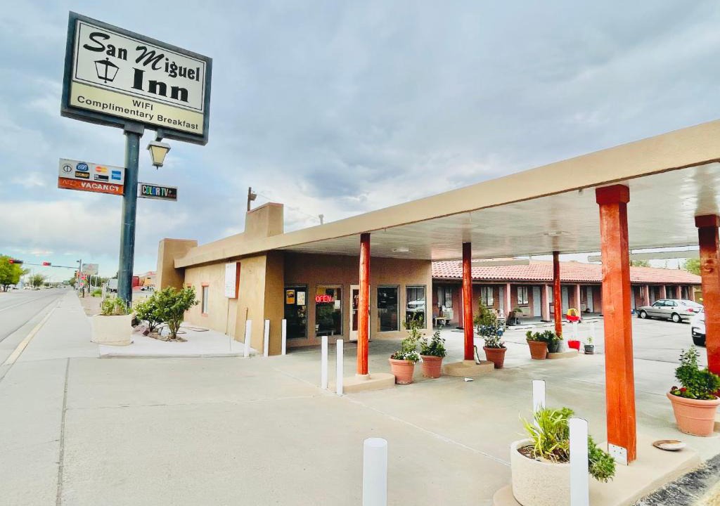 Polvadera Hotel | San Miguel Inn