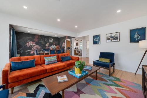 Coastal San Pedro House | San Pedro Coastal Stay Near Beach plus Parking