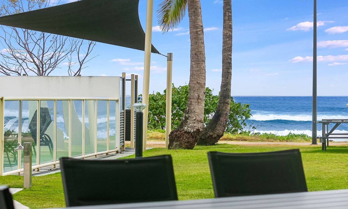 Tugun Apartment | San Simeon 4 - Ground Floor, Absolute Beachfront T