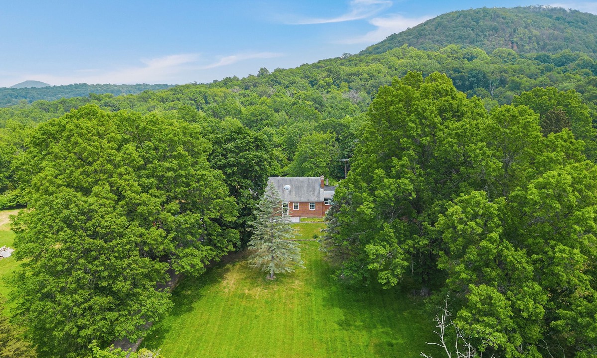 Monroe House | Sanctuary Amidst Natures Majesty