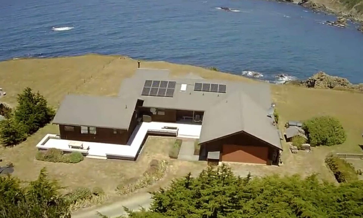 Albion House | Sanctuary By the Sea-Dramatic Oceanfront with Hot Tub