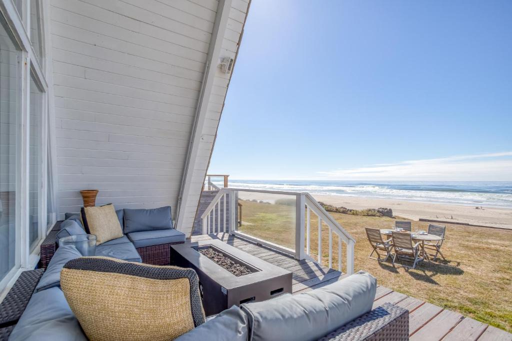 Roads End House | Sand Dollar