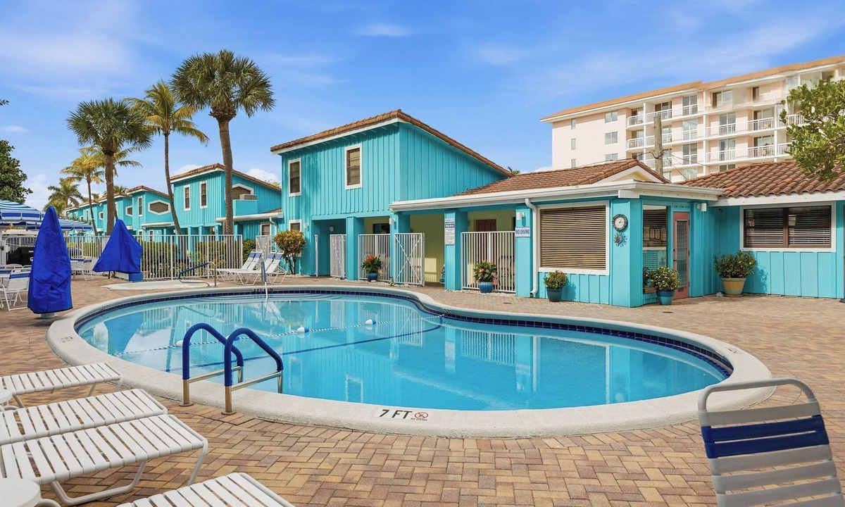 Palm Beach Shores Apartment | Sand Dune Shores