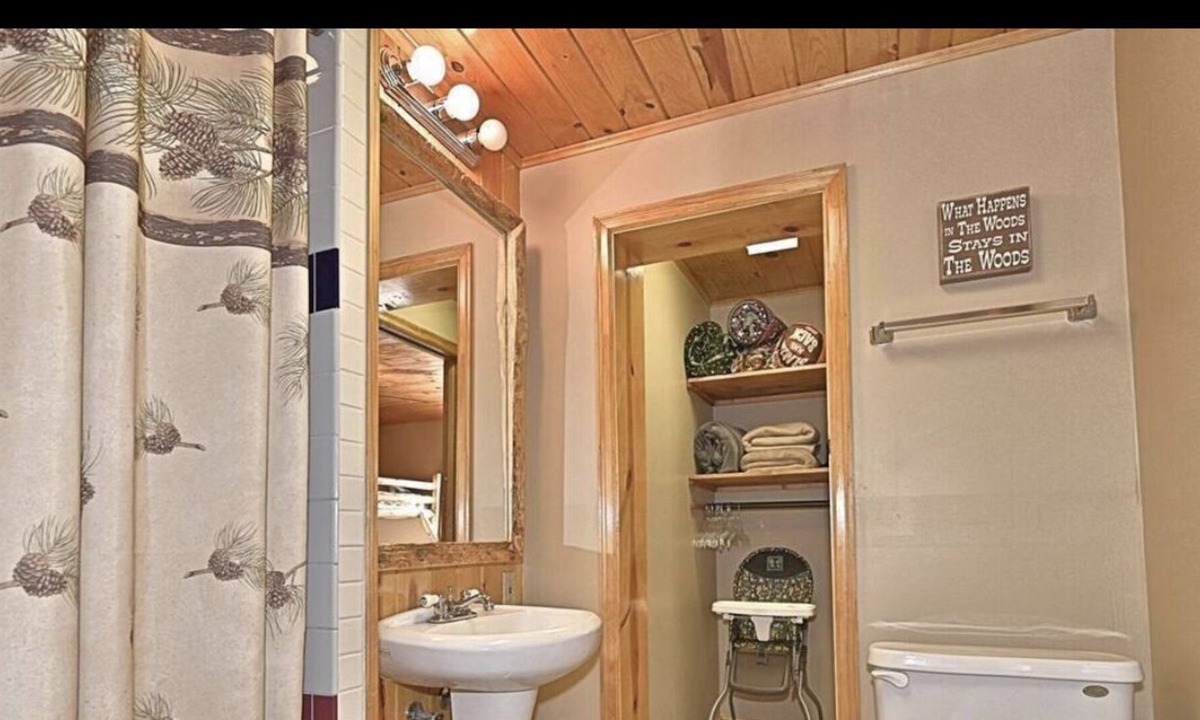 Oslund Cabin | Sand Lake Cabin