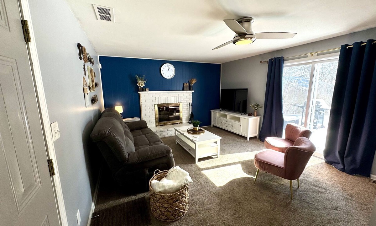 Fairlawn House | Sand Run Retreat - Modern Split-Level Getaway