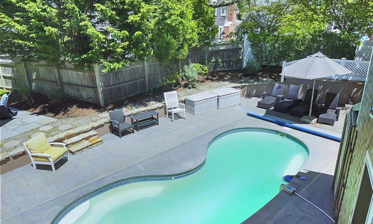Chatham House | Sand Simeon - Relax, Unwind, Repeat!