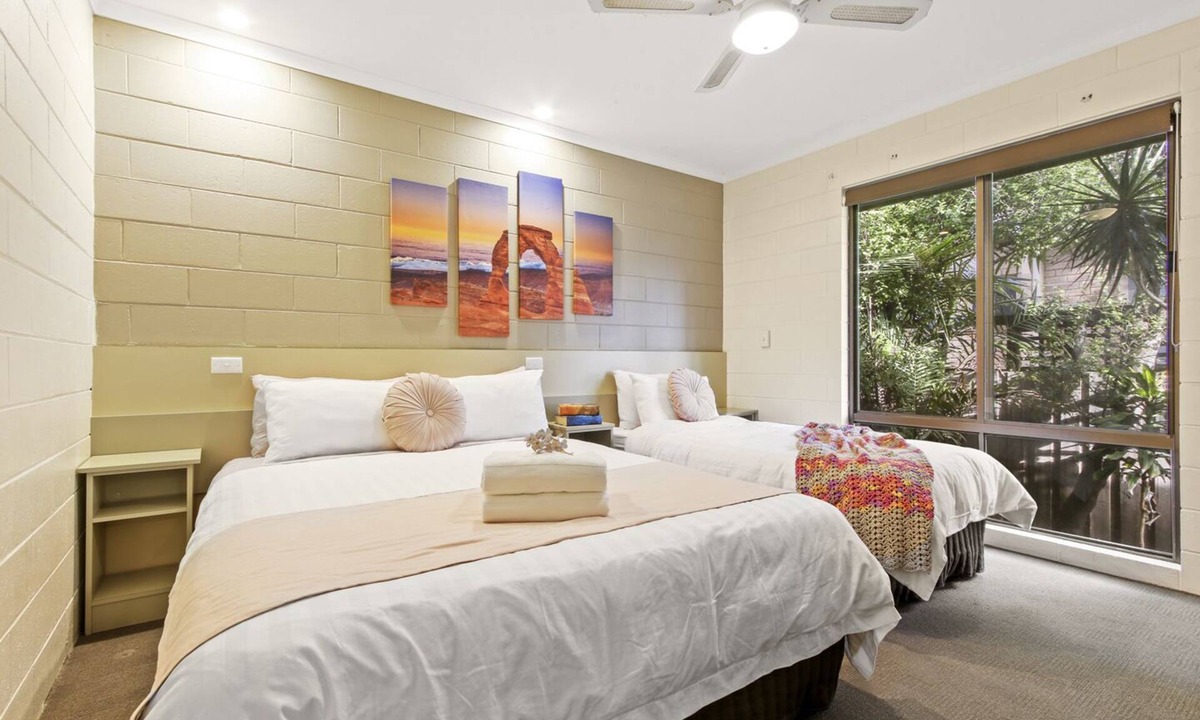 Lakes Entrance Hotel | Sandbar Motel