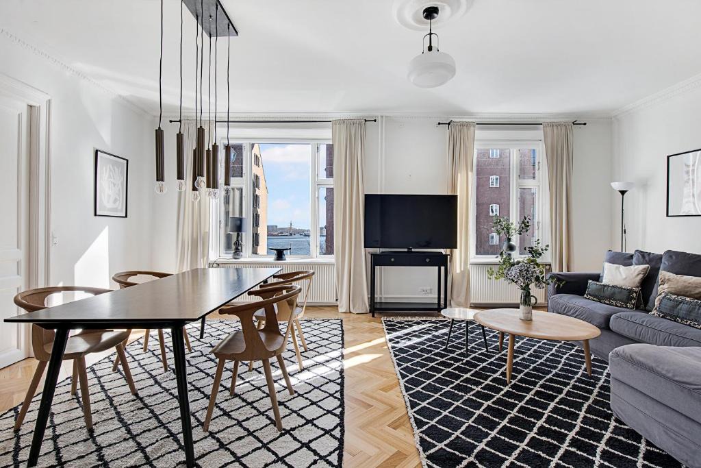 Copenhagen K Apartment | Sanders Frontier - Pleasant Three-Bedroom Apartment Near Royal Palace
