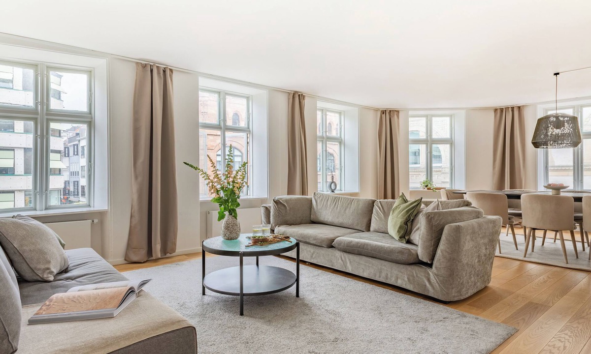 Copenhagen City Centre Apartment | Sanders Regent 3 - Popular 3-Bdr Apt with Balcony in Centre