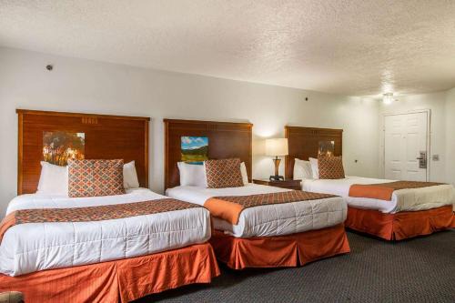 Westside Hotel | Sandia Peak Inn Old Town ABQ, a Howard Johnson by Wyndham