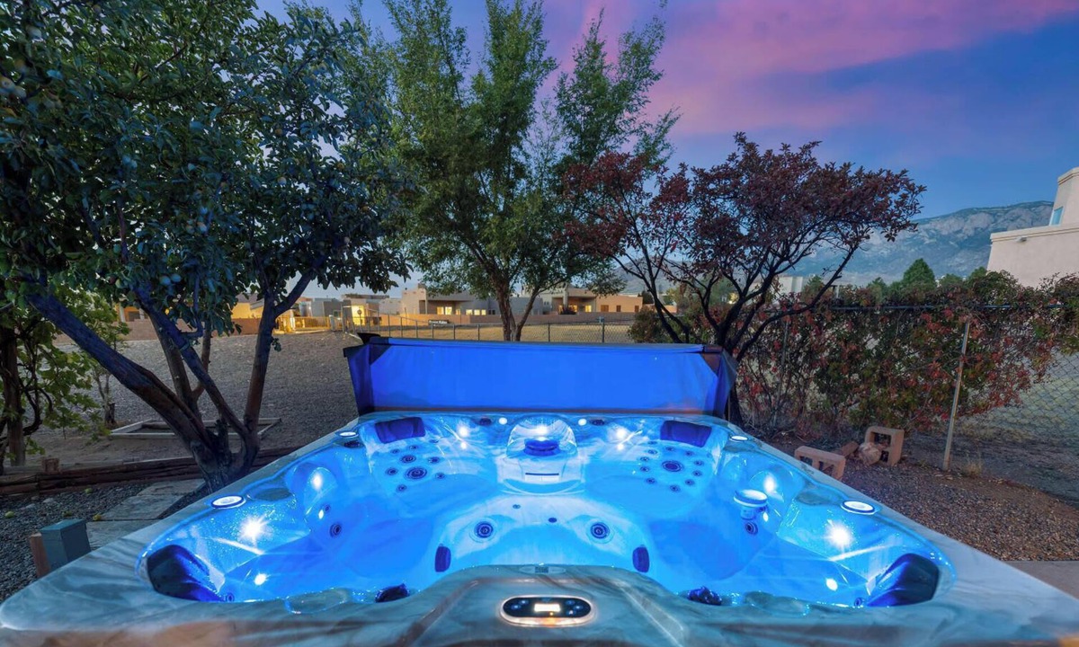 Nor Este House | Sandia Sunsets with Hot Tub - An Irvie Home