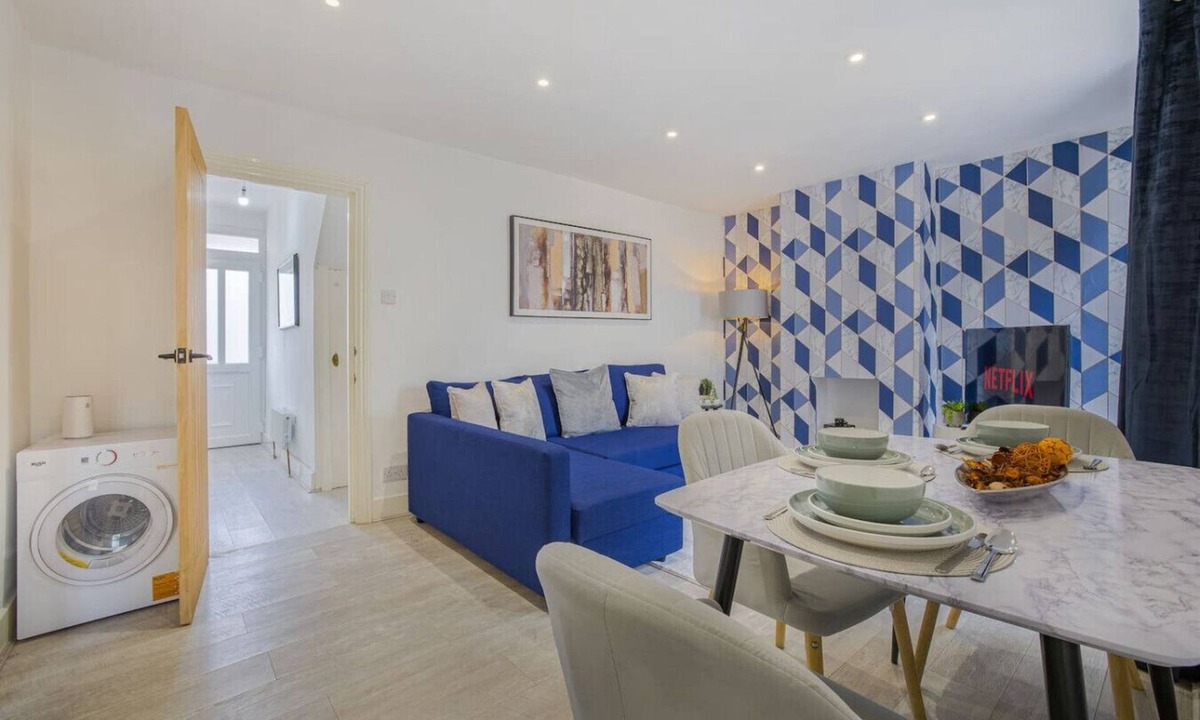 Brighton House | Sandown Home | 2 BR | 3Beds | Free Weekend Parking