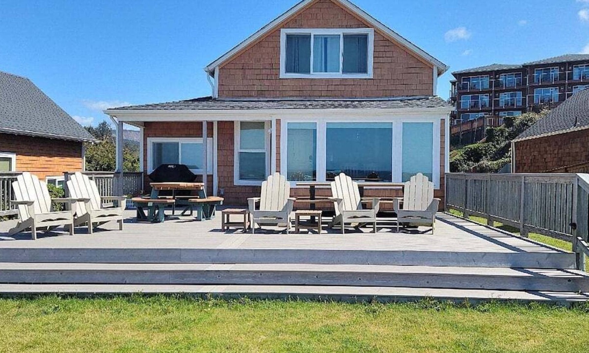 Downtown Cannon Beach House | Sandpiper 1388 - Beachfront!