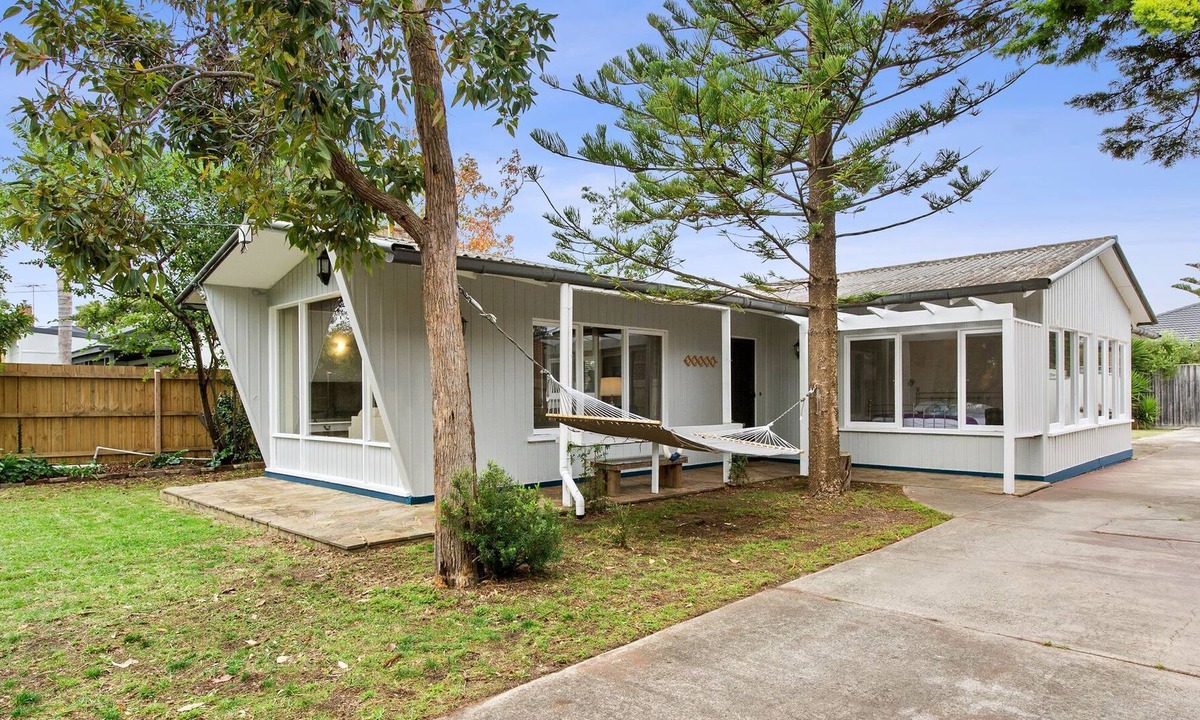 Capel Sound House | Sandpiper Cottage Sum