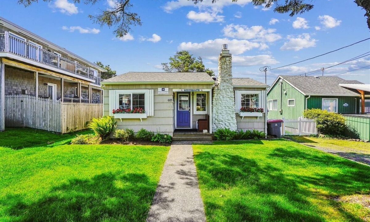 Tolovana Park House | Sandpiper Cottage - Sunny & Bright!