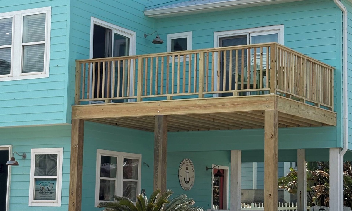 Sand Point House | SandPoint steps to beach,boardwalk,shared heated pool&hot tub,golf cart friendly