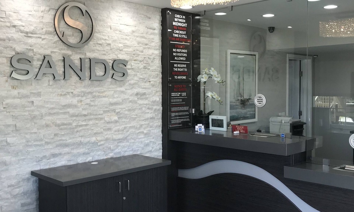 La Sierra Hotel | Sands Motel