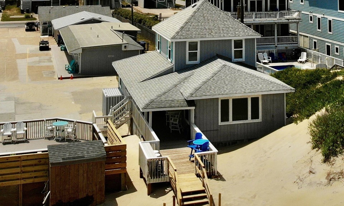 Nags Head Hotel | SandSpur Ocean Cottages
