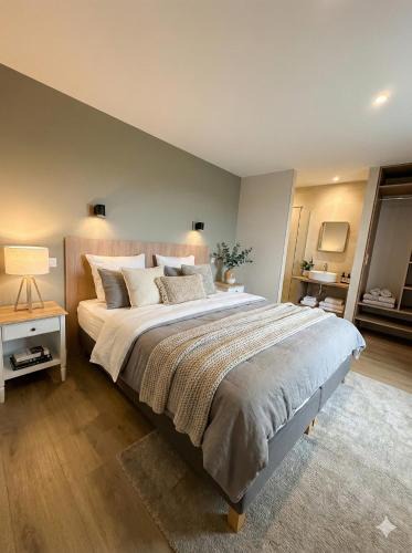 Noisy-sur-Ecole Apartment | Sandstone