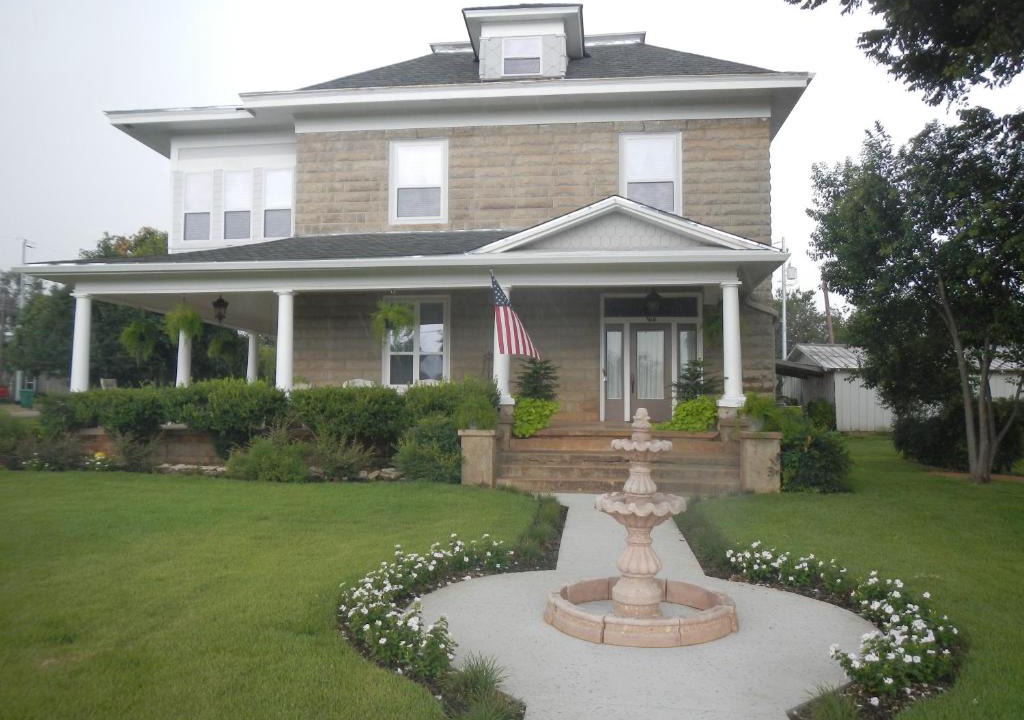 Llano Bed & Breakfast | Sandstone Street Bed and Breakfast
